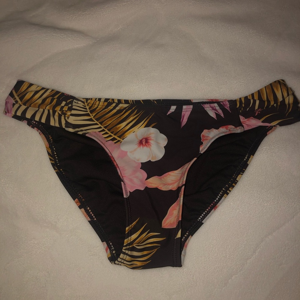 hawaiian floral print scrunch bikini bottoms